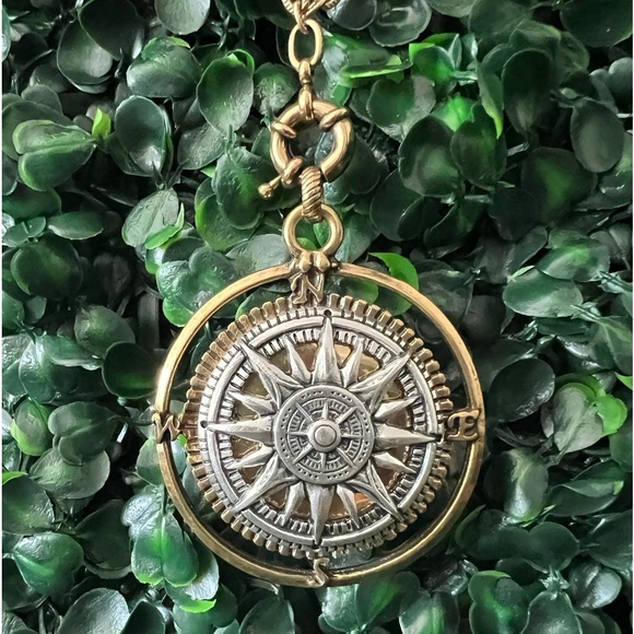 PATRICIA NASH Compass necklace! In like new condition! - Picture 3 of 6